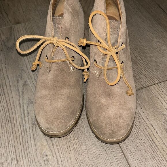 BRAND NEW SPERRY TOP SIDER WOMENS STELLA PROW ANKLE BOOTIE SUEDE TAN SIZE 9 - Picture 5 of 9